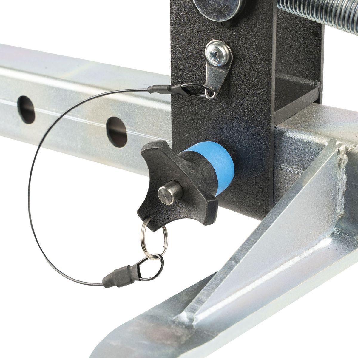 Spielprfer fr Dmpfung und Lenkung 