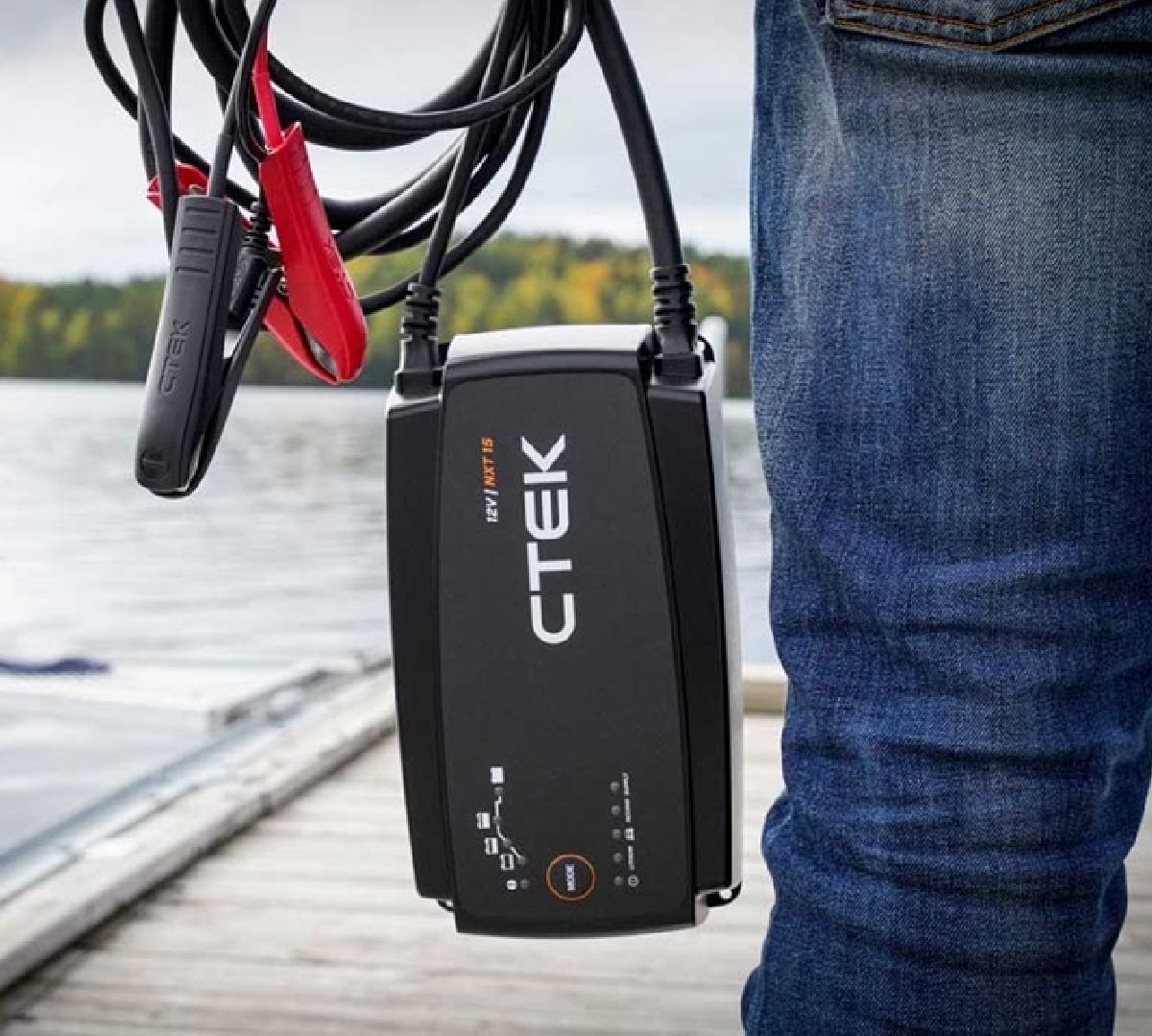 Batterieladeger�t 12 Volt / 15 Amp.